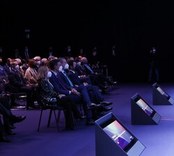 Su Majestad el Rey en primera fila durante la presentación de las startups más destacadas del Salón MWC Barcelona 2022