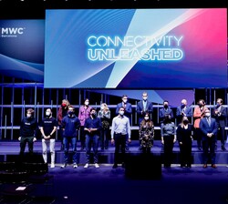 Su Majestad el Rey junto a las autoridades y los representantes de las startups más destacadas del Salón MWC Barcelona 2022