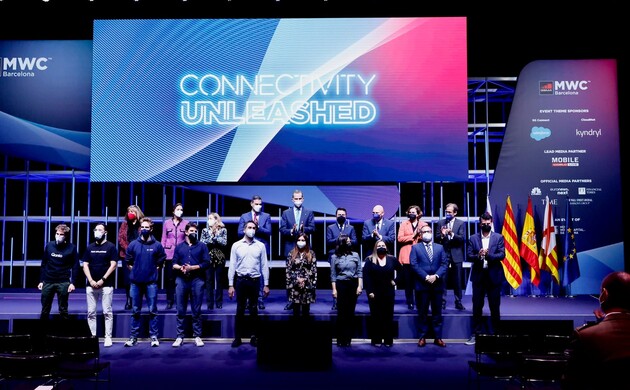 Su Majestad el Rey junto a las autoridades y los representantes de las startups más destacadas del Salón MWC Barcelona 2022