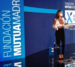 Su Majestad la Reina dirige unas palabras a los asistentes