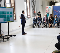 Don Felipe y Doña Letizia asisten al taller "Elige futuro, elige FP Dual" organizado por la "Fundación Bertelsmann"