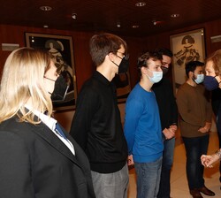 Doña Sofía recibió el saludo de los alumnos de la Escuela