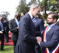 Su Majestad el Rey se despide del presidente de la República de Chile, Gabriel Boric