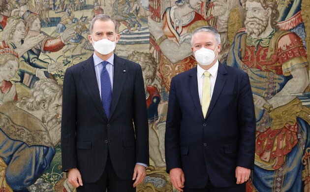 Su Majestad el Rey junto al Secretario General de la Organización para la Cooperación y el Desarrollo Económicos (OCDE), Mathias Cormann