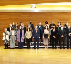 Doña Letizia con autoridades y responsables de FEDER