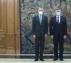 Su Majestad el Rey junto al Primer Ministro de la República de Croacia, Andrej Plenković