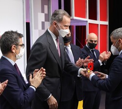 Su Majestad el Rey hace entrega del accésit de Formación y Empleo a Agroindustrial Kimitec, recoge el galardón el consejero delegado, Félix García