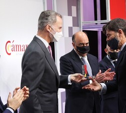 Su Majestad el Rey hace entrega del Premio Nacional Pyme del año 2021 a Seabery Augmented Technology, recoge el premio el presidente ejecutivo, Basili