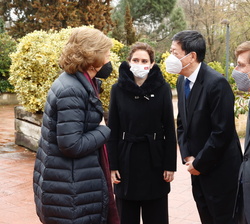 Su Majestad la Reina Doña Sofía es recibida por la presidenta de la Comunidad de Madrid, Isabel Díaz Ayuso; el embajador de la República Popular China