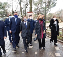 Doña Sofía durante su recorrido por el Zoo de Madrid