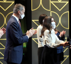 Su Majestad la Reina entrega el Premio Nacional de Innovación 2021 modalidad “Gran Empresa” a Francisco Martínez-Cosentino, presidente de 
