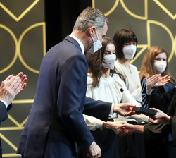 Su Majestad el Rey entrega el Premio Nacional de Diseño 2021 modalidad “Empresas” a Mercedes Laso, gerente de Expormin