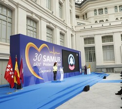 Sus Majestades los Reyes durante la intervención de la subdirectora de SAMUR-Protección Civil