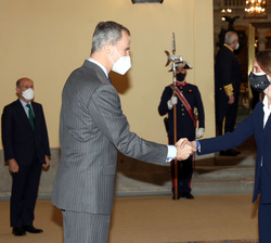 Su Majestad el Rey recibe el audiencia a una representación de los socios del despacho de Abogados Gómez-Acebo & Pombo