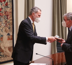 Su Majestad el Rey entrega el XVIII Premio de Economía Rey de España a Manuel Arellano