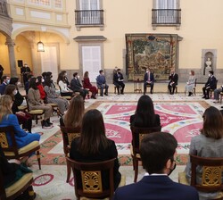 Su Majestad el Rey durante la audiencia que tuvo lugar en el Palacio Real de El Pardo