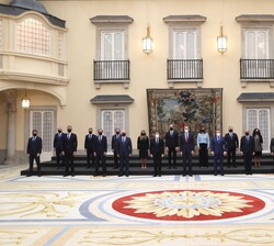Su Majestad el Rey junto a la Junta Directiva de la Asociación de Distribuidores de Energía Eléctrica (CIDE)