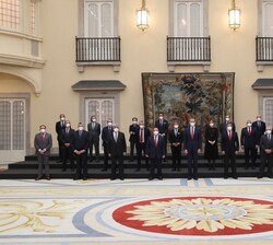 Su Majestad el Rey junto a una representación de la Confederación Empresarial de Hostelería de España
