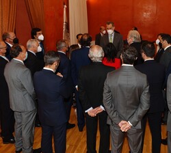 Los representantes de las entidades, asociaciones e instituciones de la sociedad civil sanluqueña conversan con Don Felipe