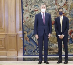 Don Felipe y el consejero delegado de Google, Sundar Pichai, durante la audiencia mantenida en el Palacio de La Zarzuela