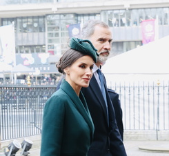 Sus Majestades los Reyes a su llegada a la Abadía de Westminster para asistir a la misa de Acción de Gracias por Su Alteza Real el Duque de Edimburgo