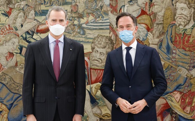 Don Felipe y el Primer Ministro del Reino de los Países Bajos, Mark Rutte, antes de la audiencia mantenida en el Palacio de La Zarzuela 