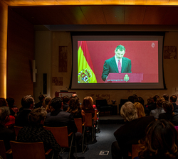 Aparición de Su Majestad el Rey en la proyección de un vídeo sobre la Real Academia de la Historia y el Diccionario Biográfico