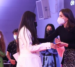 Su Majestad la Reina en los prolegómenos del acto