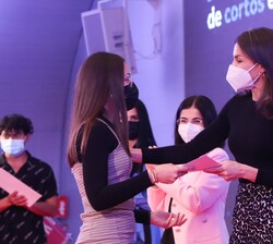 Su Majestad la Reina durante la ceremonia de entrega de los galardones