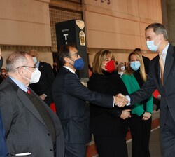 Su Majestad el Rey recibe el saludo de las autoridades a su llegada al Salón Internacional de la Alimentación y Bebidas "Alimentaria 2022" y