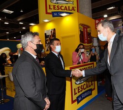 Su Majestad el Rey a su paso por el stand de Anxoves de L´Escala