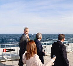 Don Felipe durante su recorrido por el puerto