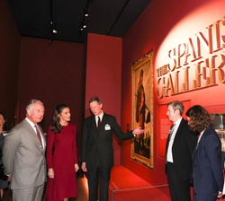 Su Majestad la Reina junto al Príncipe de Gales recorren la “Spanish Gallery of Auckland Castle”