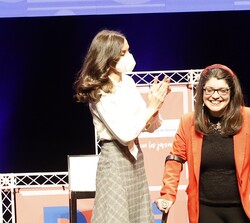 Doña Letizia junto a Claudia María Tecgleb García