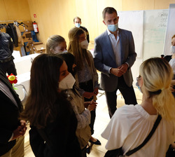 Don Felipe, Doña Letizia, Doña Leonor y Doña Sofía escuchan el testimonio directo de los refugiados ucranianos en CREADE