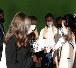 Doña Letizia comparte un momento muy especial con un bebe refugiado de Ucrania