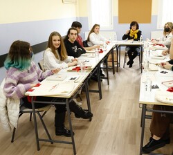 Su Alteza Real la Princesa de Asturias junto a su grupo de debate y la profesora