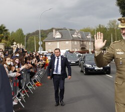 El Rey a su llegada al Puesto de Sarria