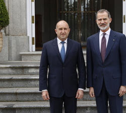 Su Majestad el Rey junto al presidente de la República de Bulgaria, Rumen Radev