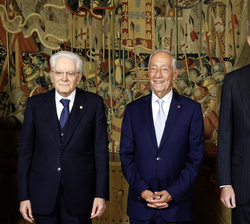 Fotografía de grupo en el interior del Palacio