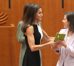 Raquel Alga recibe de Su Majestad la Reina el Premio de Tecnología Accesible como coordinadora de la Unidad técnica de Sordoceguera de ONCE y patrona 
