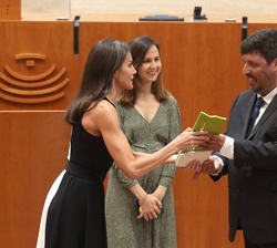 David Delgado, director del Proyecto PiTDAHgoras recoge de manos de Doña Letizia, el Premio Investigación por sus iniciativas para para promover el de