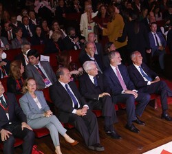 Don Felipe acompañado de los Presidentes de la República Portuguesa y de la República Italiana, el ministro de Economía y Mar de la República de Portu