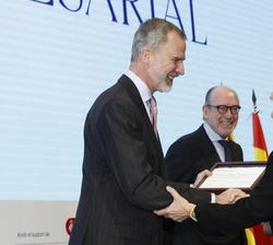 Su Majestad el Rey entrega el Premio “José Manuel Lara” a la ambición y el propósito empresarial a Muriel Bourgeois, consejera delegada y 