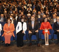 Don Felipe y Doña Letizia en primera fila de asientos del auditorio
