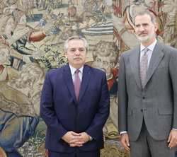 Su Majestad el Rey junto al Presidente de Argentina, Alberto Fernández