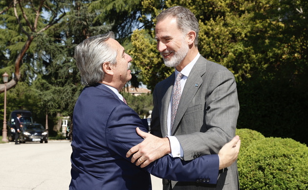 Su Majestad el Rey recibe el saludo del Presidente de Argentina, Alberto Fernández