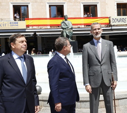 Su Majestad el Rey junto al ministro de Agricultura, Pesca y Alimentación, el presidente de la Junta de Comunidades de Castilla-La Mancha y la alcelde