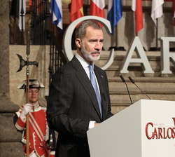 Su Majestad el Rey durante su intervención en la entrega del “Premio Europeo Carlos V”, concedido al Foro Europeo de la Discapacidad