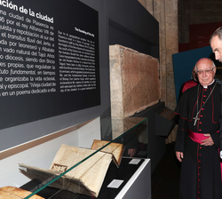 Don Felipe en su recorrido por la Exposición  "Transitus" de la Fundación "Las Edades del Hombre"